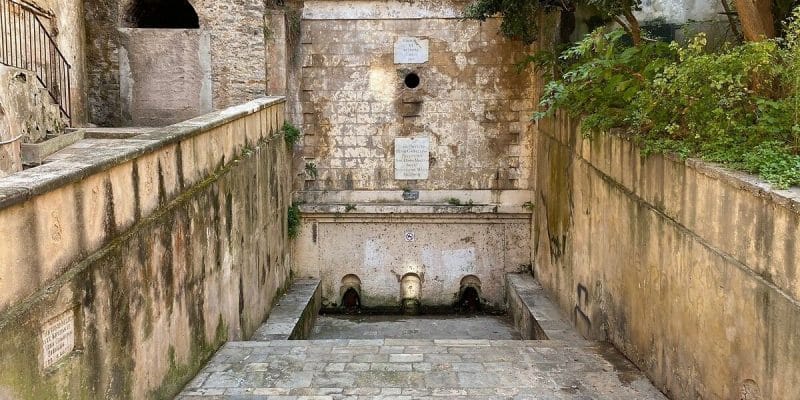 Découverte d’une trappe près de la Fontaine des Jésuites